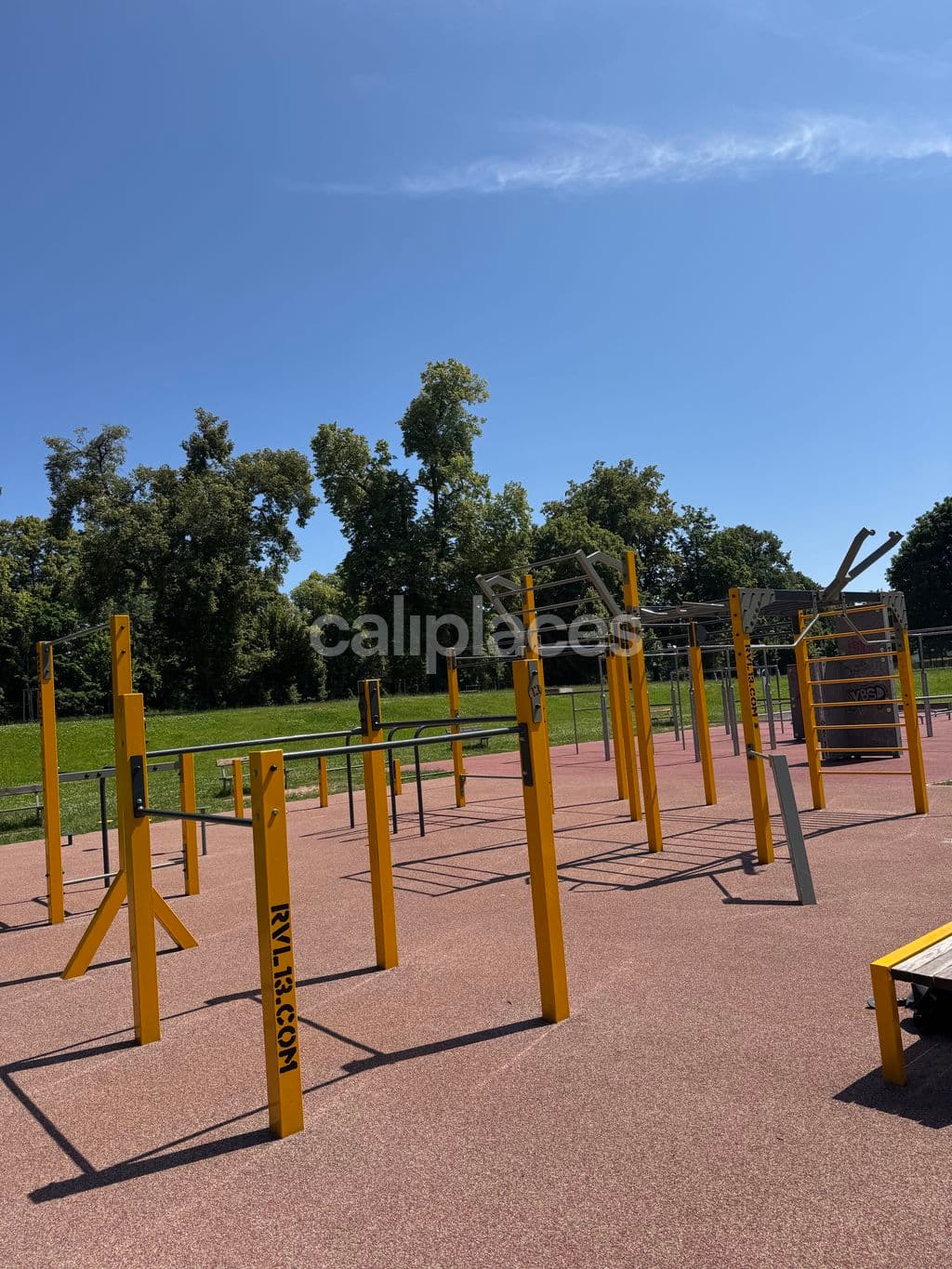 Street workout park RVL13 - Hradec Králové (Labská Kotlina) calisthenics park