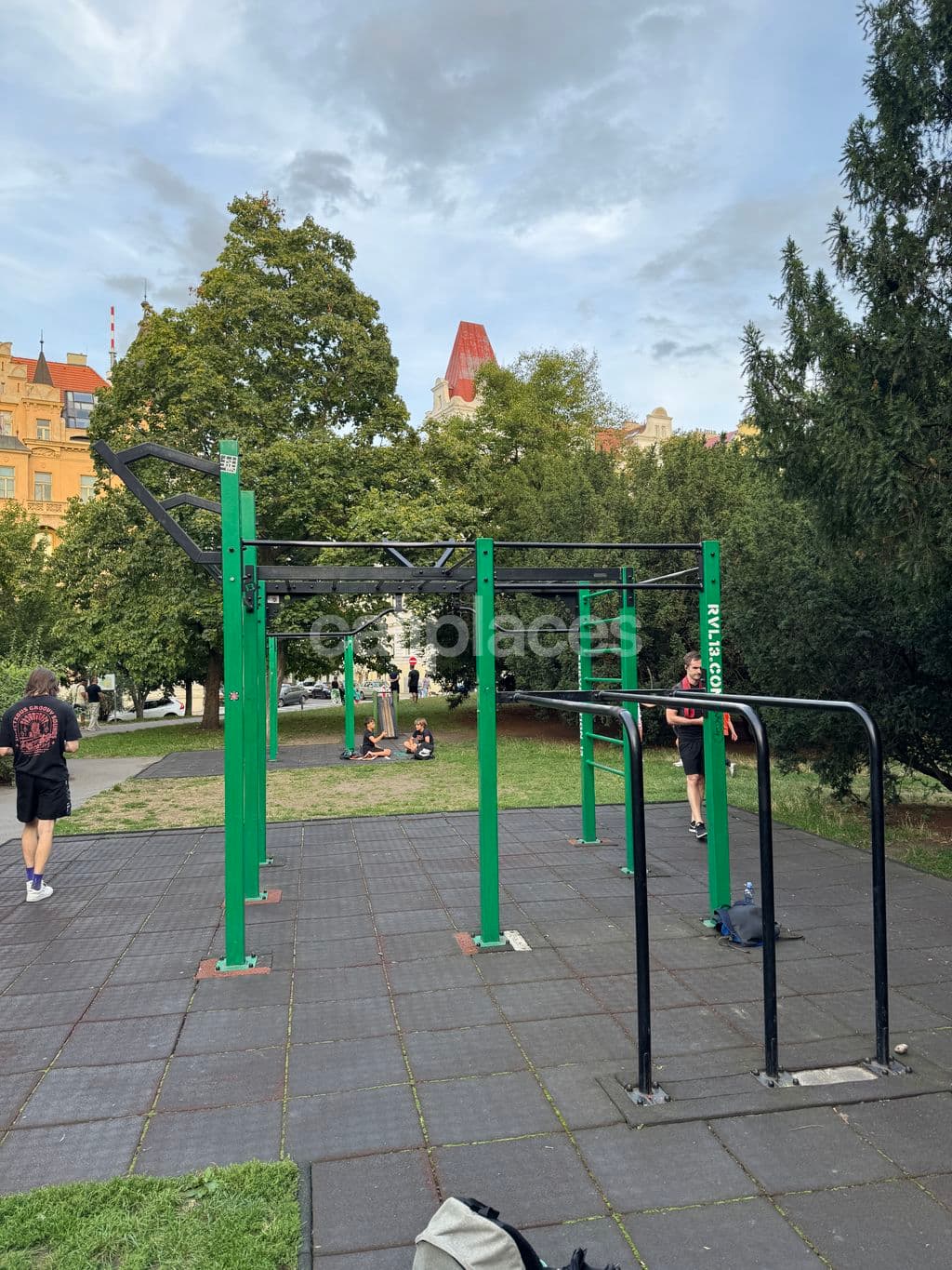 Street workoutový park RVL13 - Praha 2 (Chopinova) calisthenics park