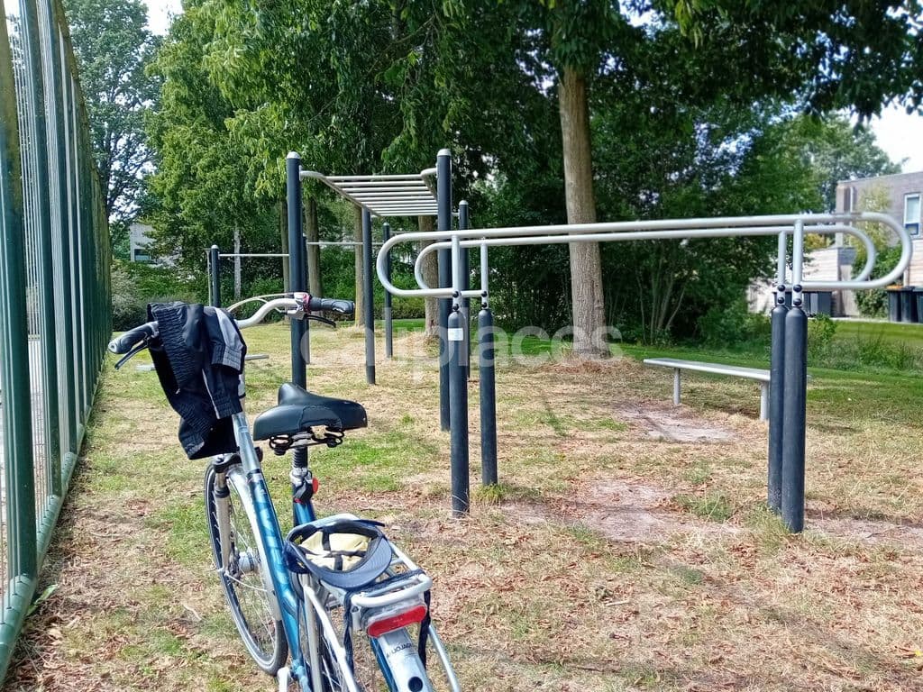 Photo 2 of Achter het voetbalveld